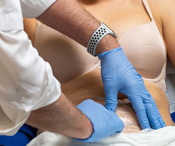 Behandeling buikzone tijdens lichaamscorrectie